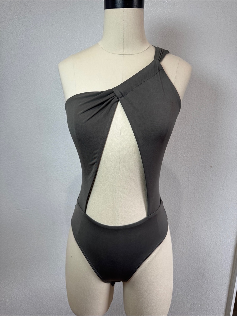 Clyque Women's One-Shoulder Cutout Bodysuit in Charcoal